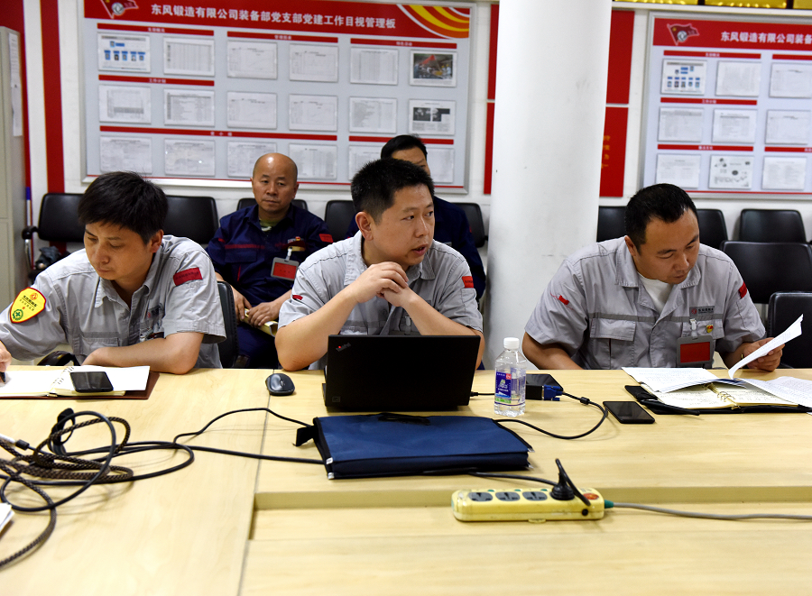 C:\Users\liangxq\Desktop\“三個報告”剛露面,鍛造廠員工為何討論的既熱烈又激烈?\鍛造廠討論公司黨代會報告現場9.jpg C:\Users\liangxq\Desktop\“三個報告”剛露面,鍛造廠員工為何討論的既熱烈又激烈?\鍛造廠討論公司黨代會報告現場9.jpg