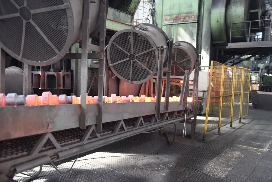 鍛二車間80MN生產(chǎn)現(xiàn)場(chǎng).jpg 鍛二車間80MN生產(chǎn)現(xiàn)場(chǎng).jpg