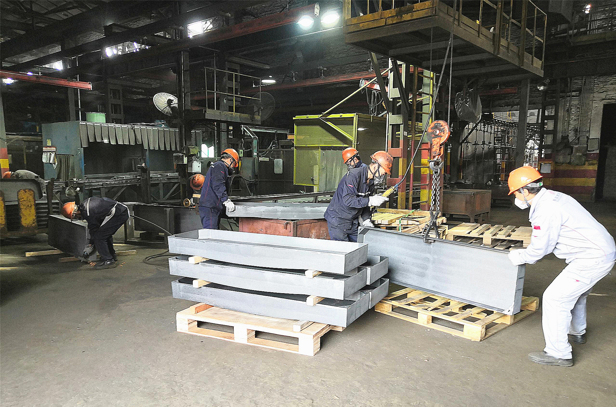 電力蓋板生產(chǎn)清理過(guò)程 (5).jpg 電力蓋板生產(chǎn)清理過(guò)程 (5).jpg